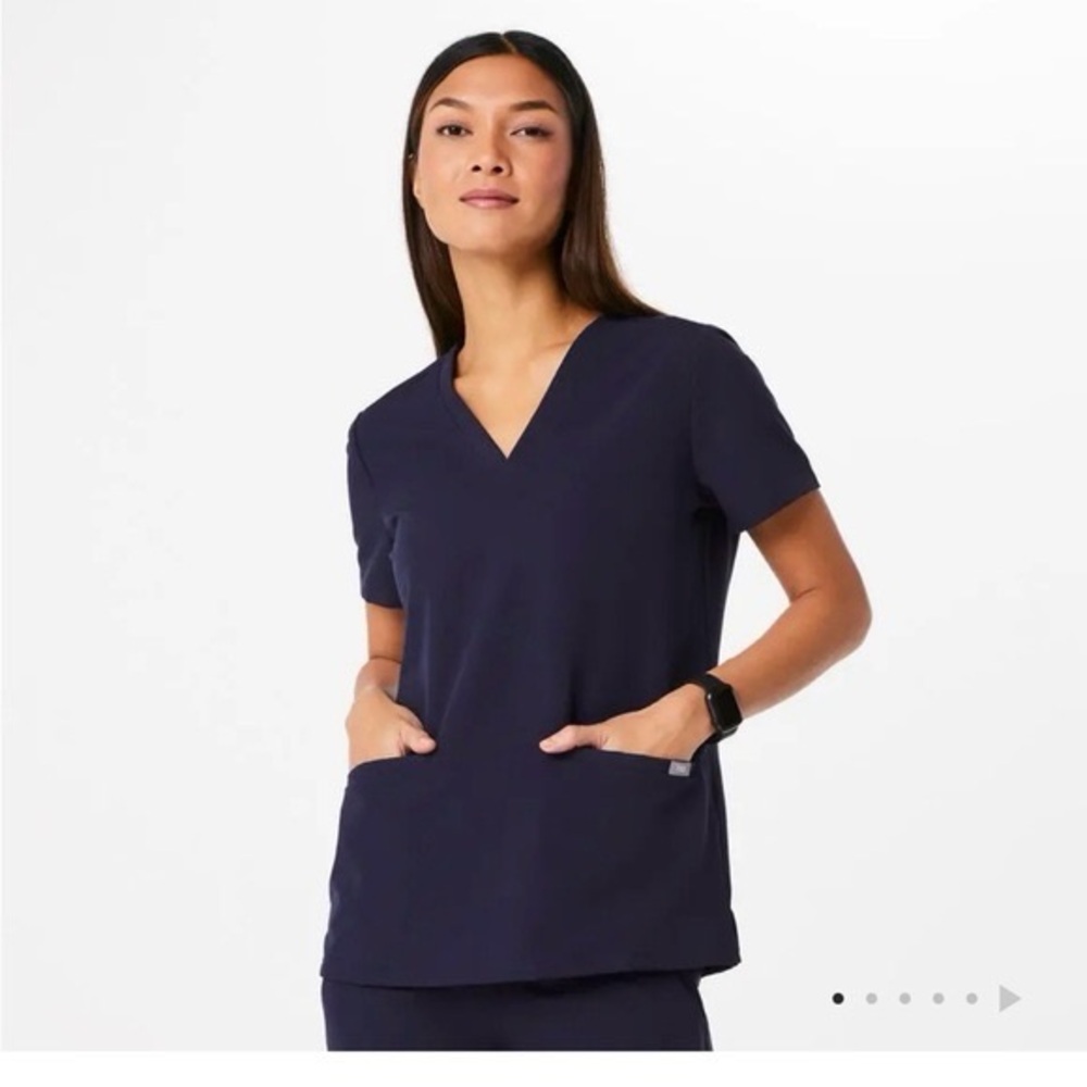 Figs set in Navy!  Small Kade pants and Casma three pocket top.